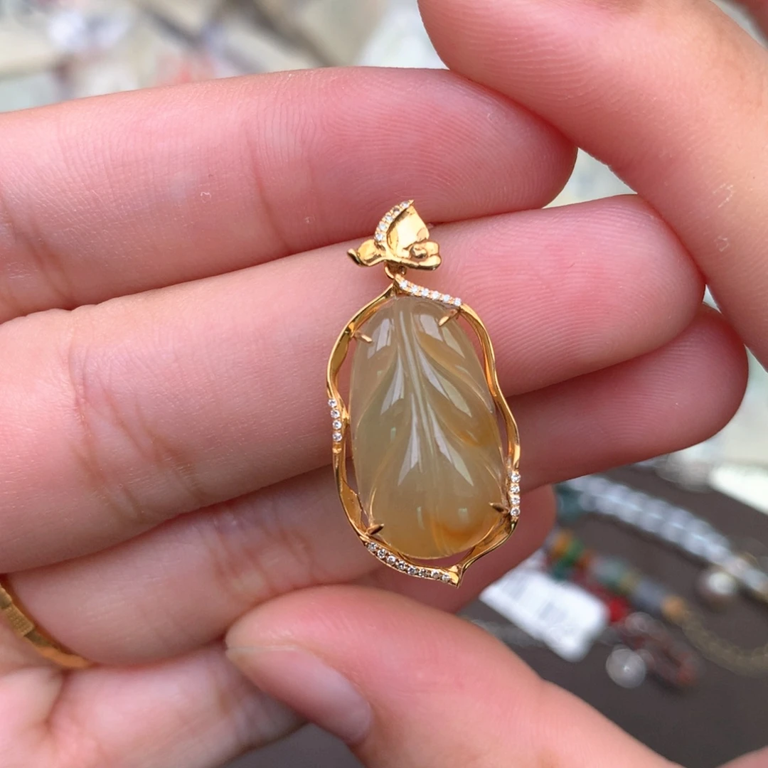 18K金镶嵌挂件翡翠一