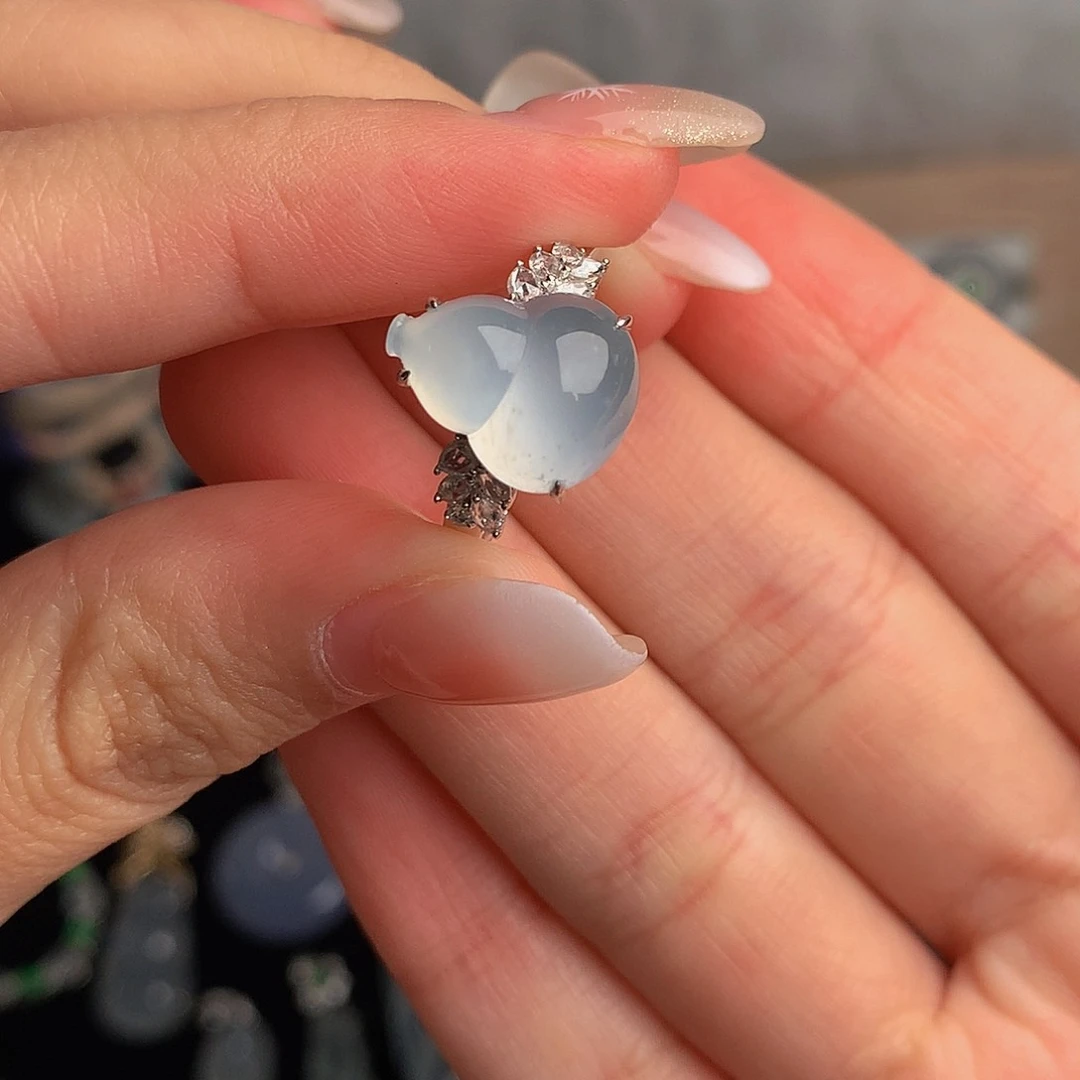 颈饰18K金镶嵌翡翠