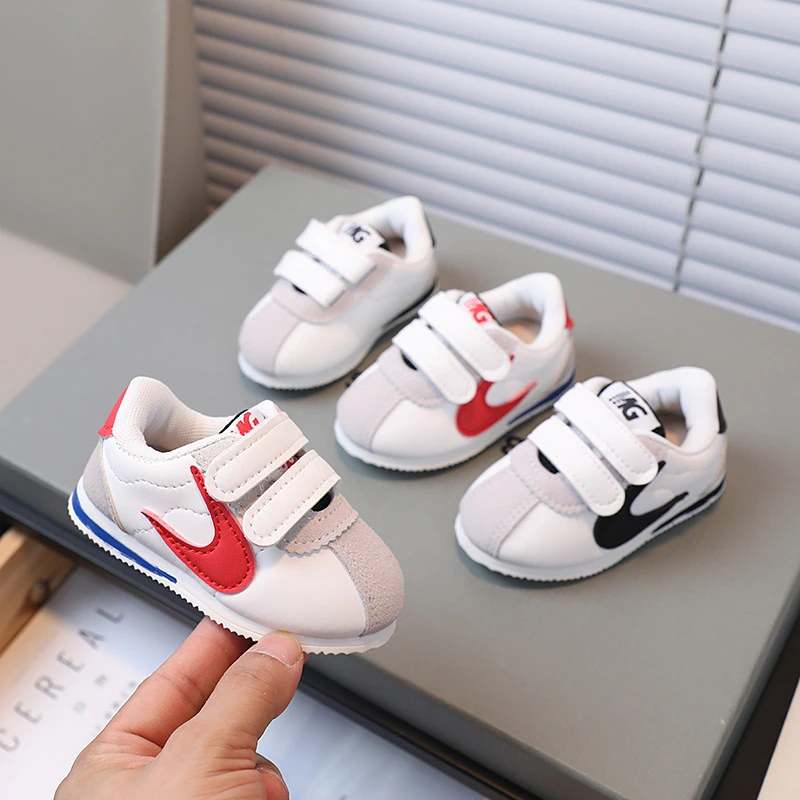 2025秋季婴儿款女童百搭小白鞋男童阿甘鞋魔术贴学步鞋儿童运动鞋