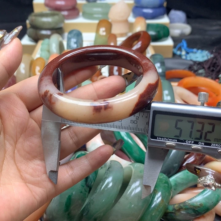 未镶嵌手镯石英质玉