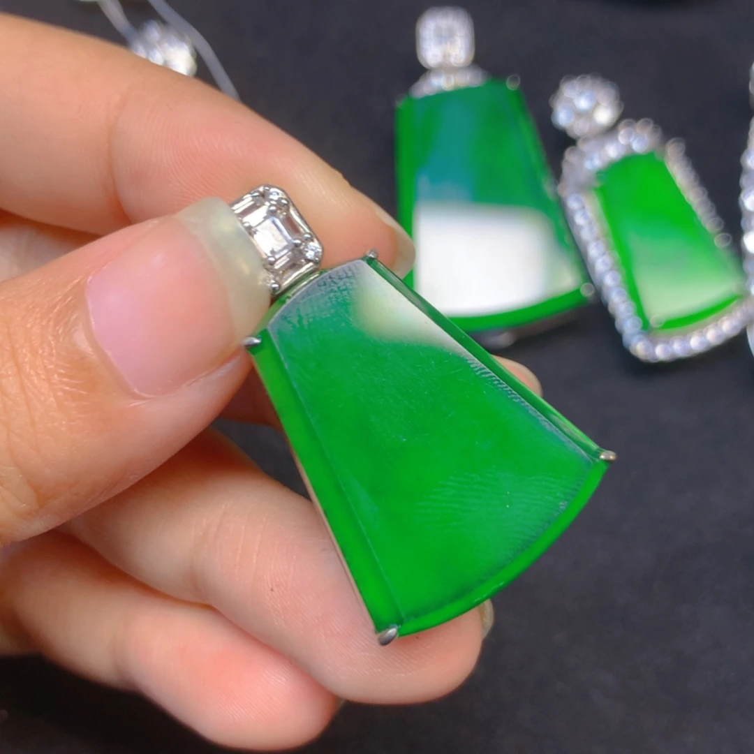 【闪购商品】颈饰银S925镶嵌翡翠