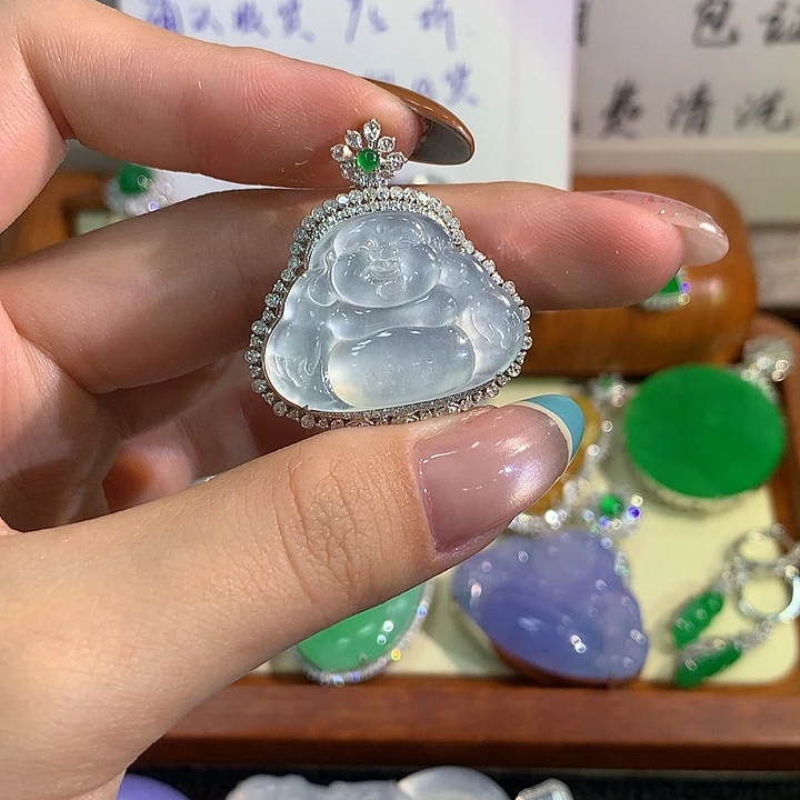 颈饰18K金镶嵌翡翠