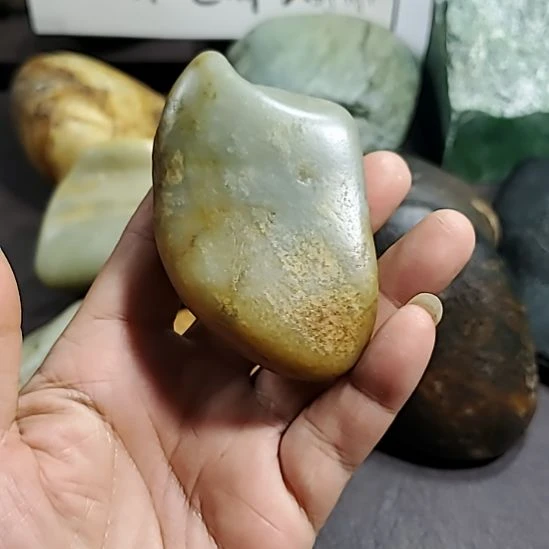 洪***哥和田玉（糖玉）未镶嵌挂件