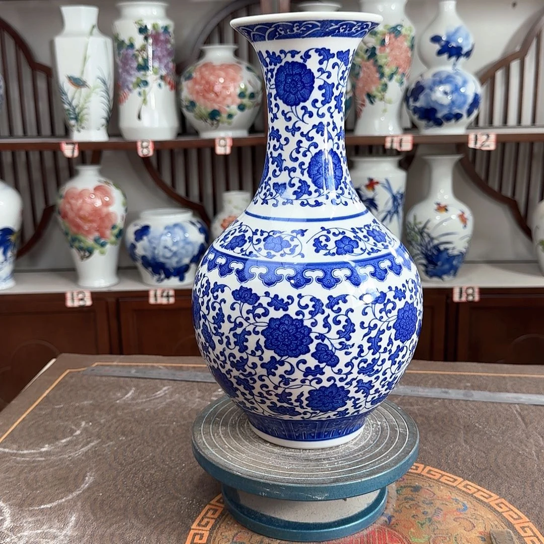 摆件景德镇陶瓷缠枝