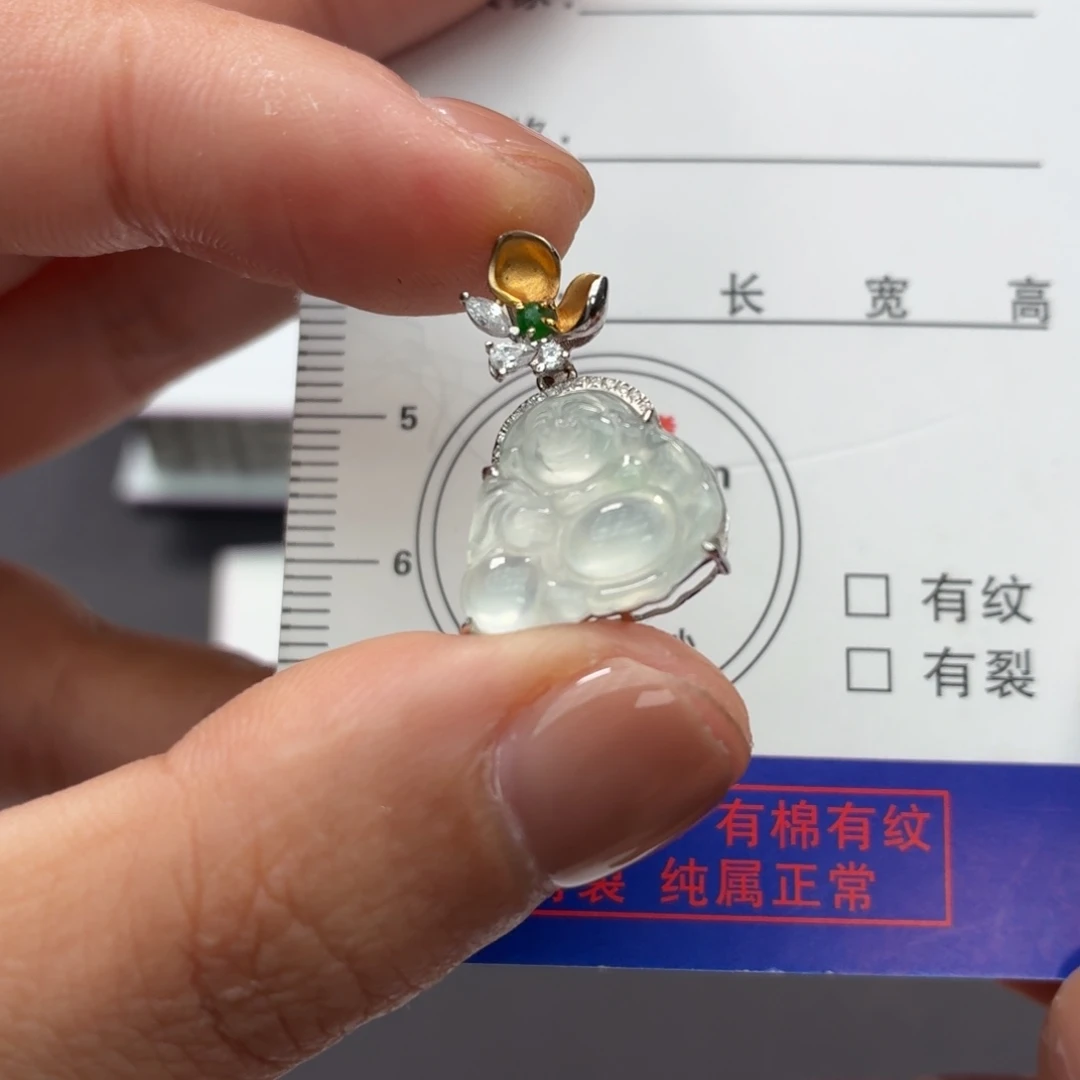念****翡翠18K金镶嵌颈饰佛公