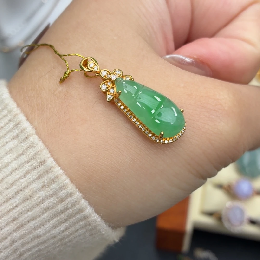 翡翠18K金镶嵌颈饰