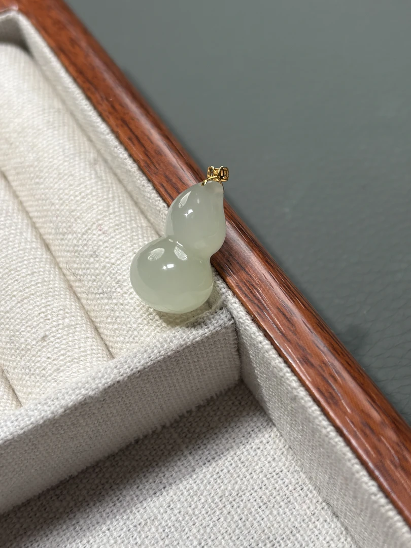 18K金扣头天然和田玉高冰葫芦吊坠颜色多样性发一(赠皮绳）