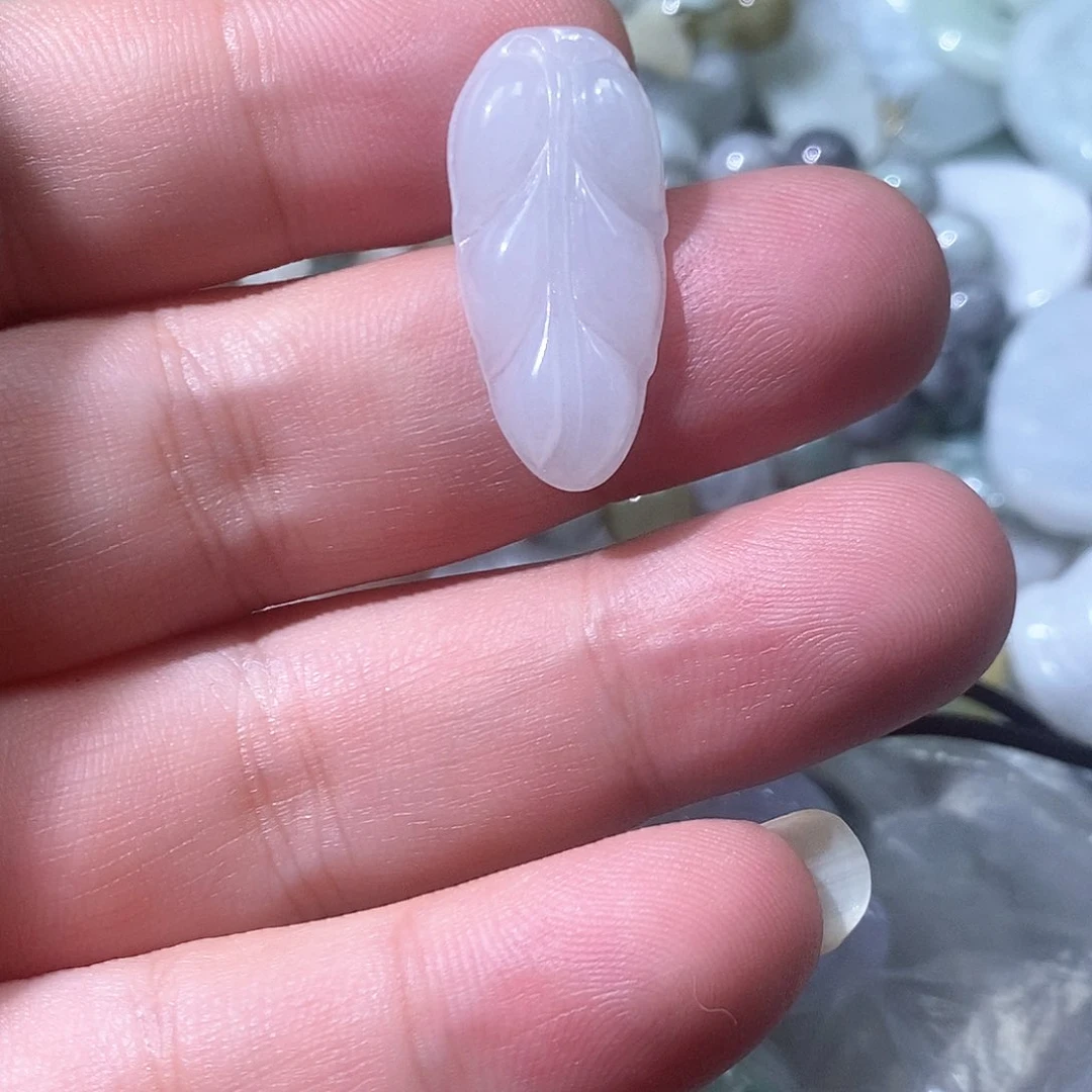 翡翠未镶嵌颈饰叶子