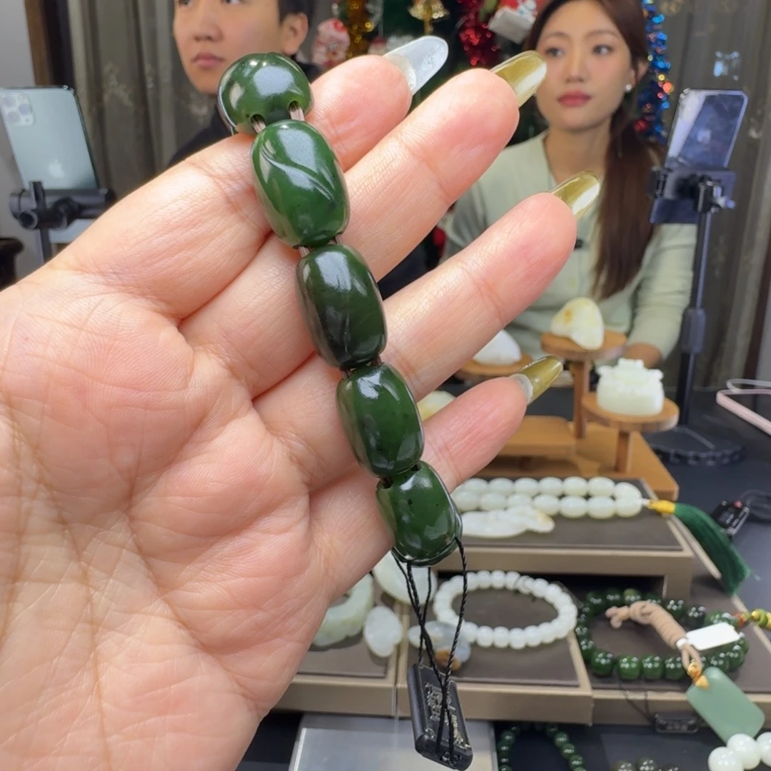 风***停和田玉未镶嵌颈饰