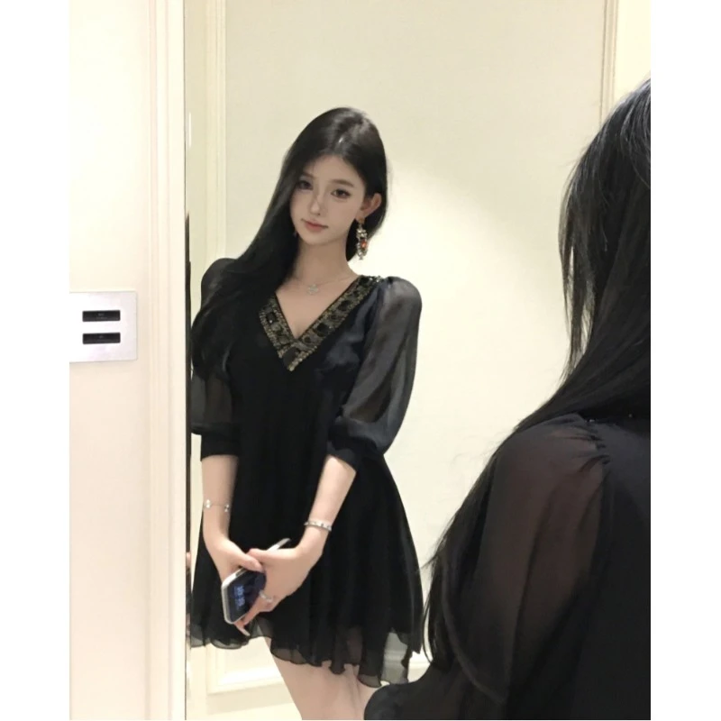 重工镶钻v领七分袖连衣裙女装夏季名媛气质裙子感宽松a字短裙