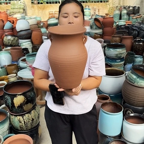 口20高32瑕疵底部鼓包。