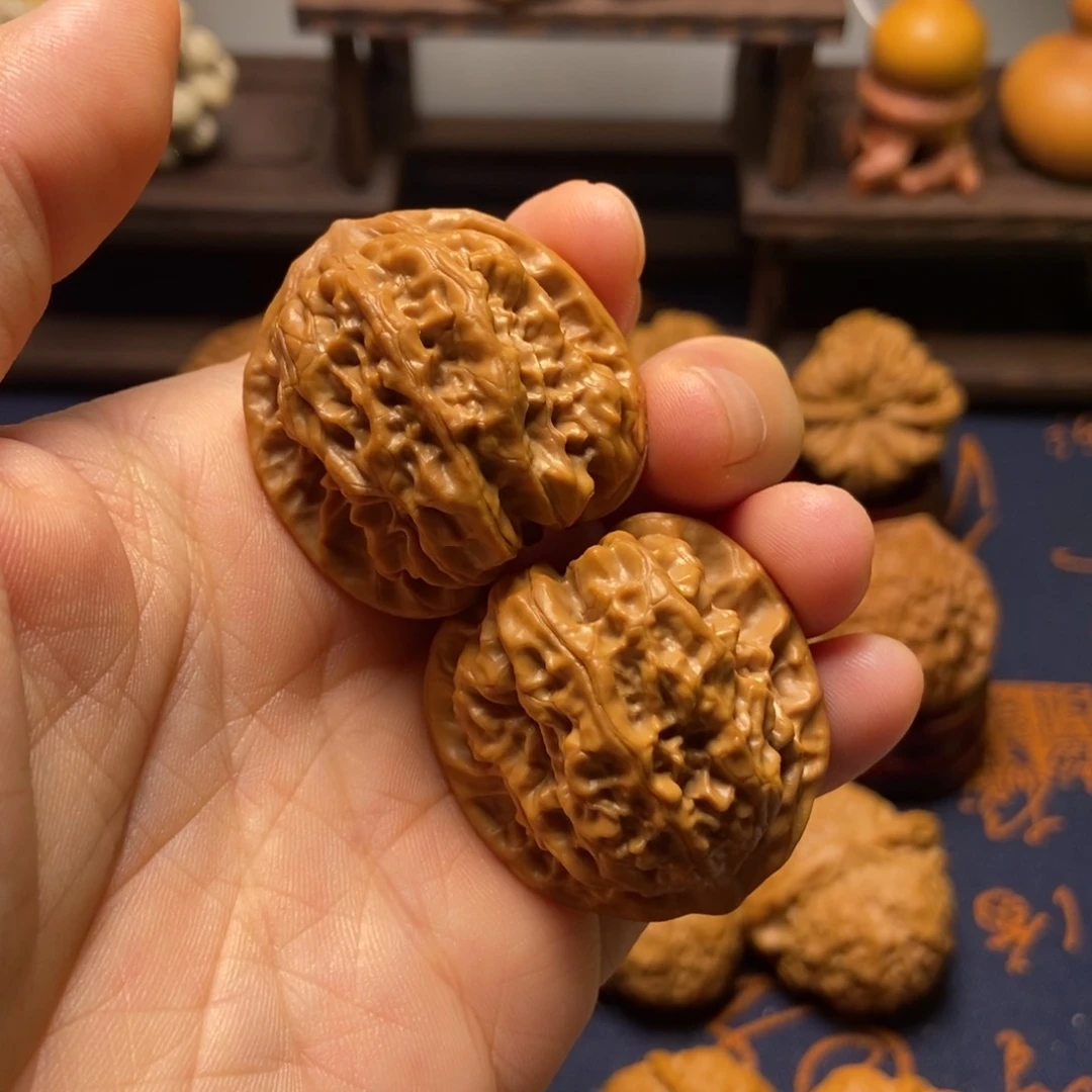文玩核桃把件磐石尺寸35