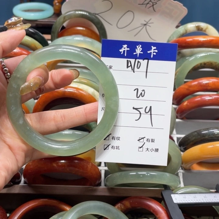 蛇纹石玉手镯未镶嵌知**乐