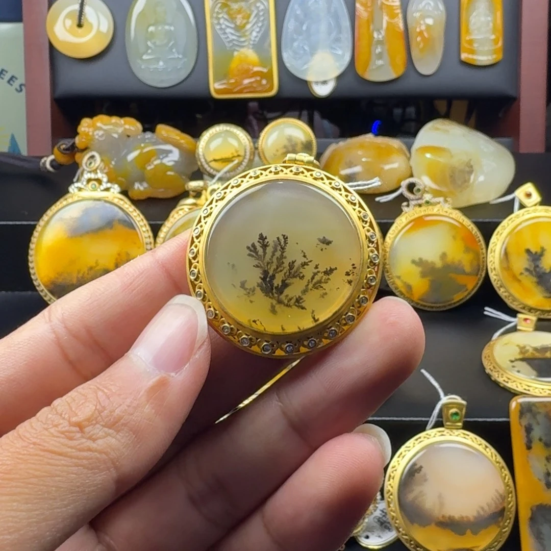 石英质玉（黄龙玉）合金吊坠(不含链)