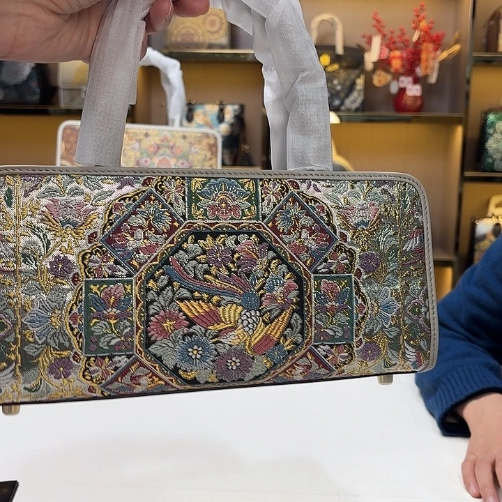 e***c织绣高定浮力大漏