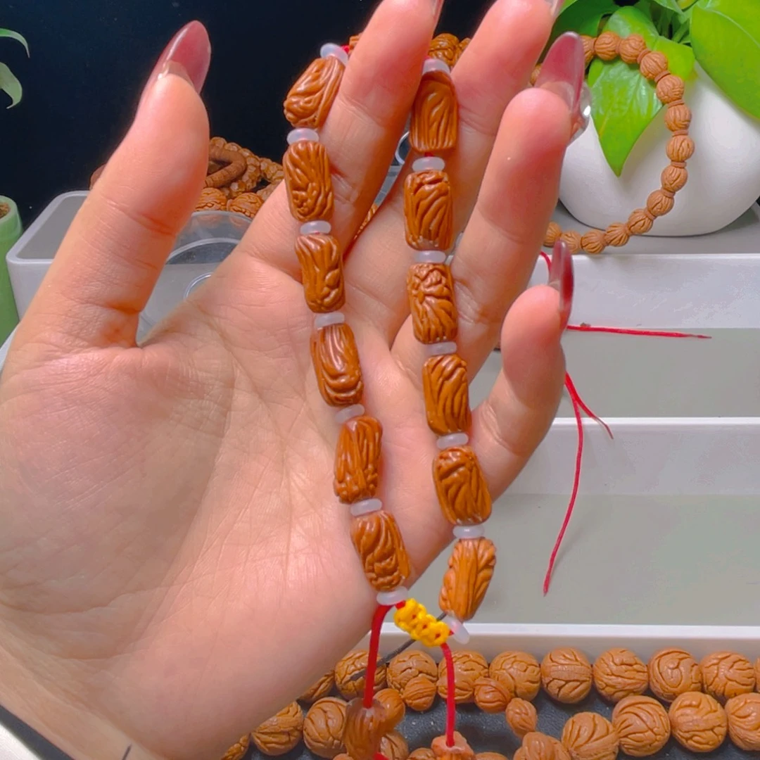 易***罗秦岭龙纹桃核手串