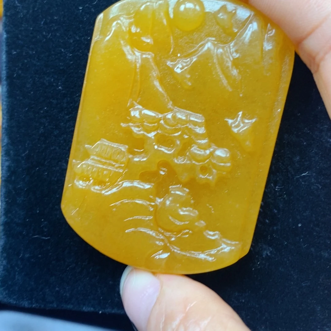 未镶嵌石英质玉（黄龙玉）颈饰