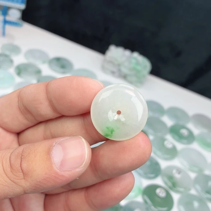 翡翠未镶嵌颈饰缅甸天然A货翡翠25-6.0