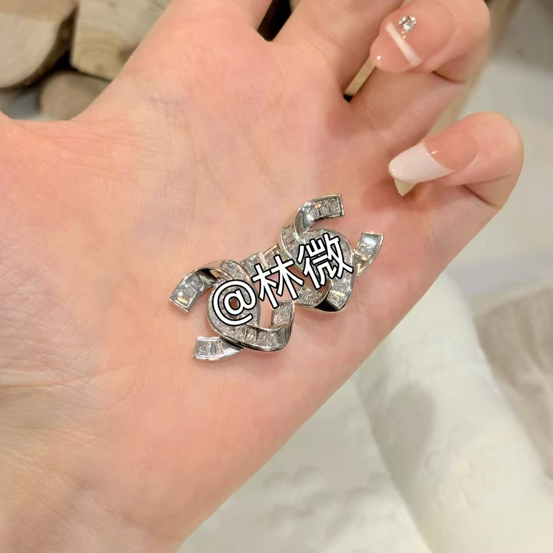 铜合金合成锆石耳饰 设计师款简约气质时尚百搭不规则耳环E136