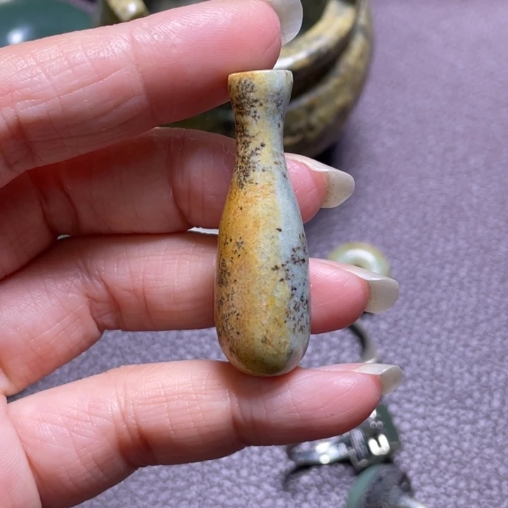 颈饰未镶嵌岫岩河磨玉（透闪石质玉）