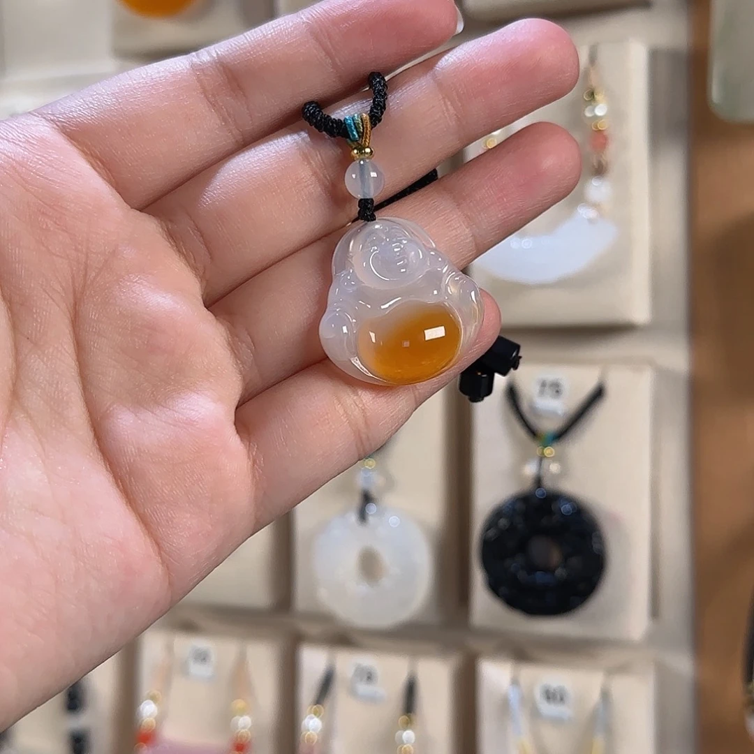 飞****玛瑙/玉髓未镶嵌颈饰