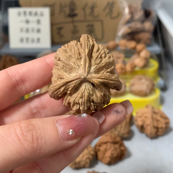 快***恼吊坠文玩核桃异形单只，有瑕疵