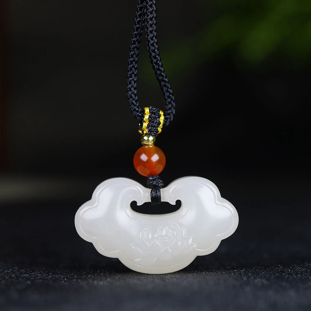 112528和田玉藕粉莲花平安锁