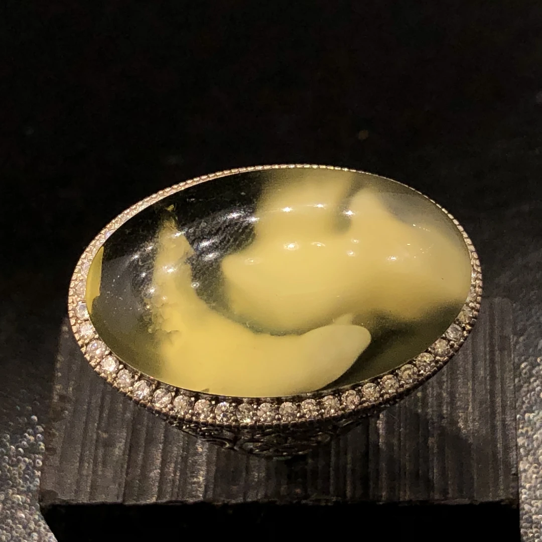 原生态意境妖花琥珀戒指。