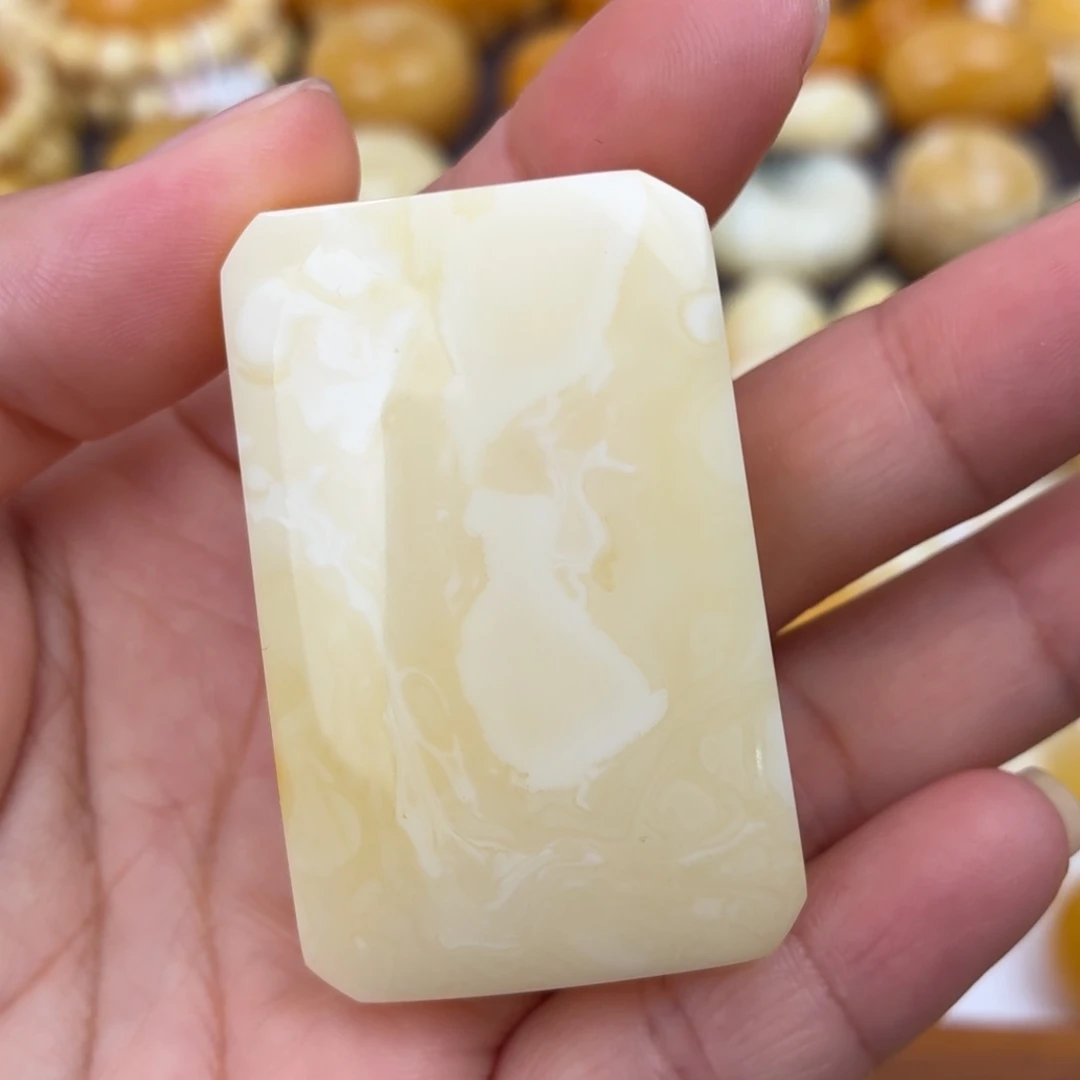 未镶嵌琥珀裸石微瑕无事牌