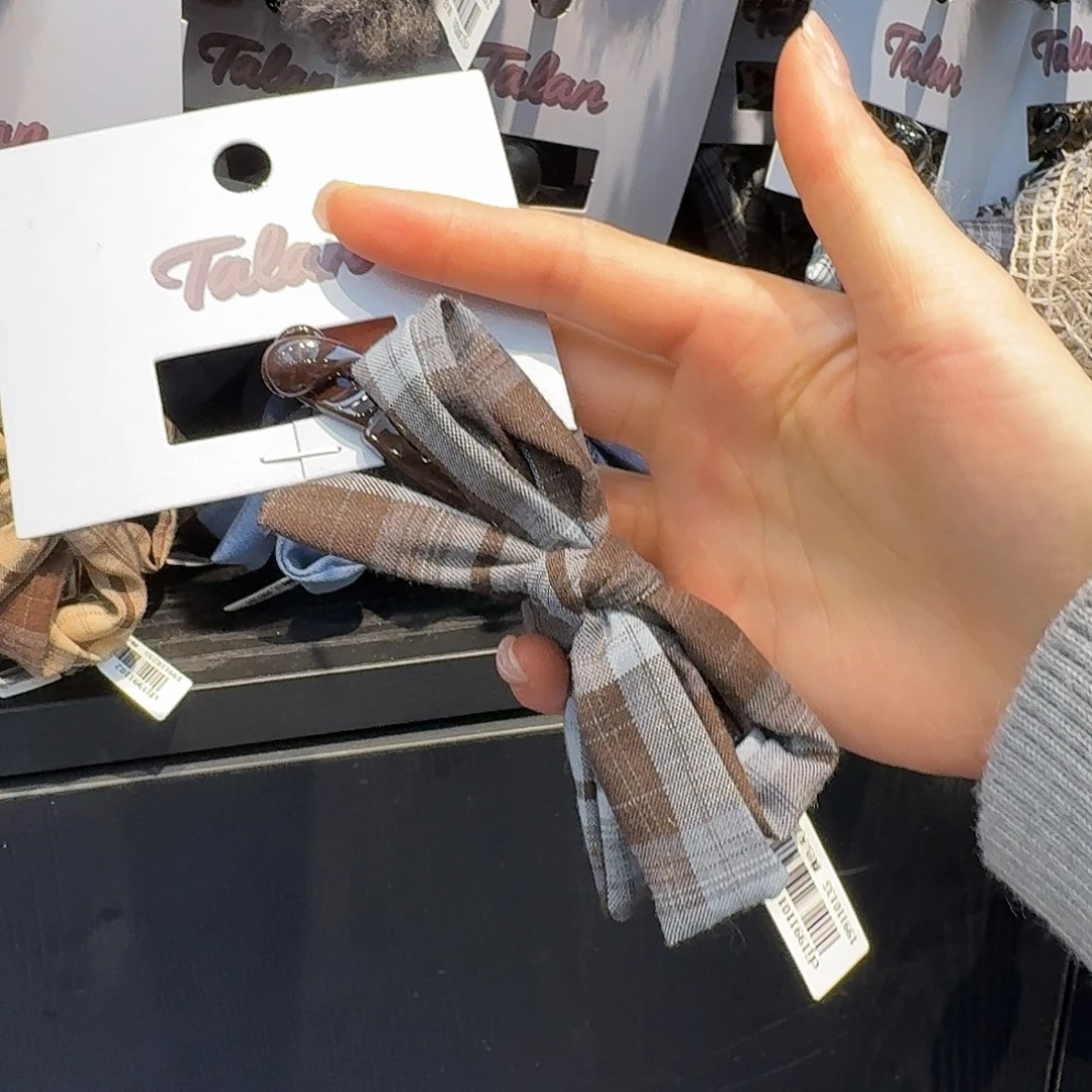 咖色格子蝴蝶结相交夹