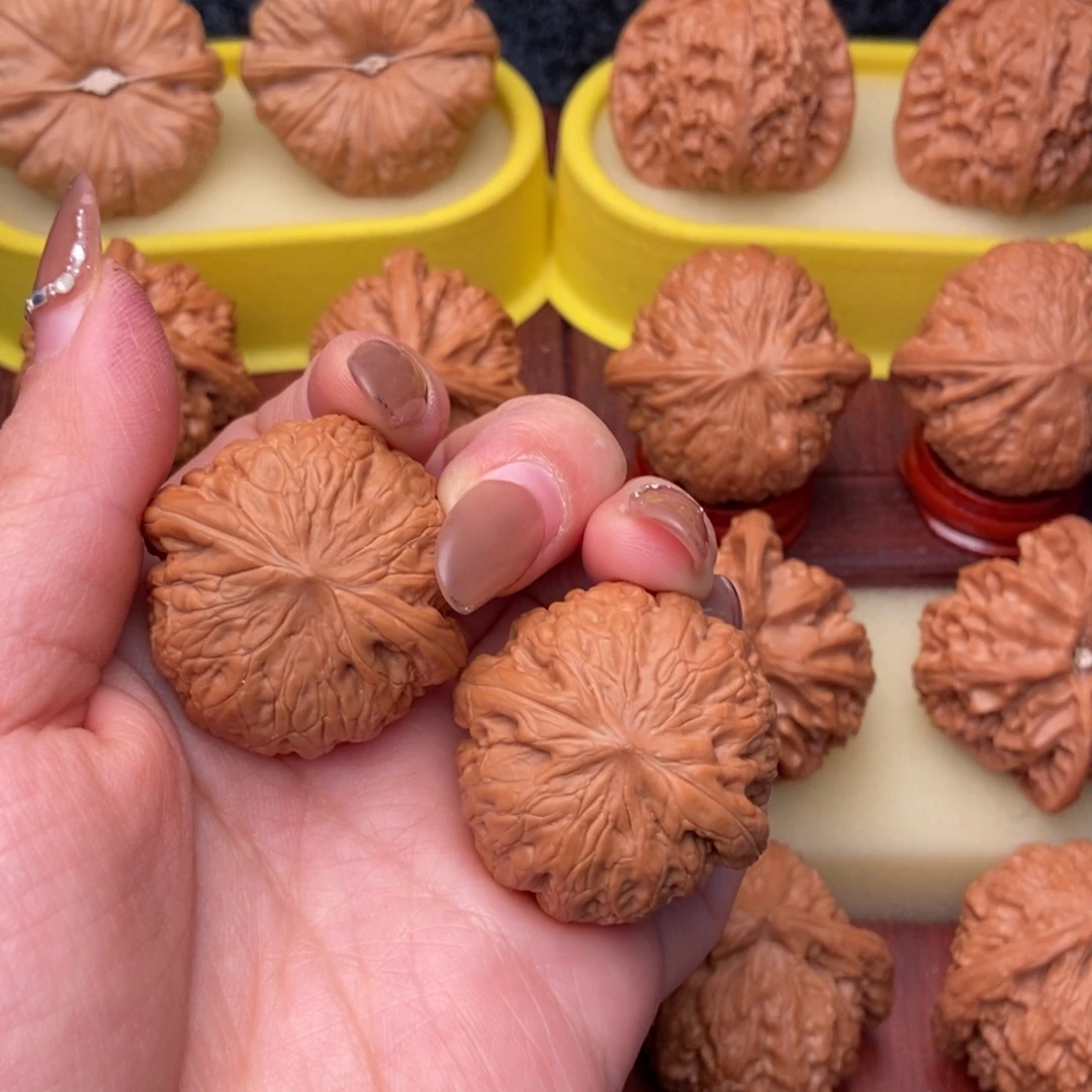 张***”文玩核桃把件35铁锤“大漏”