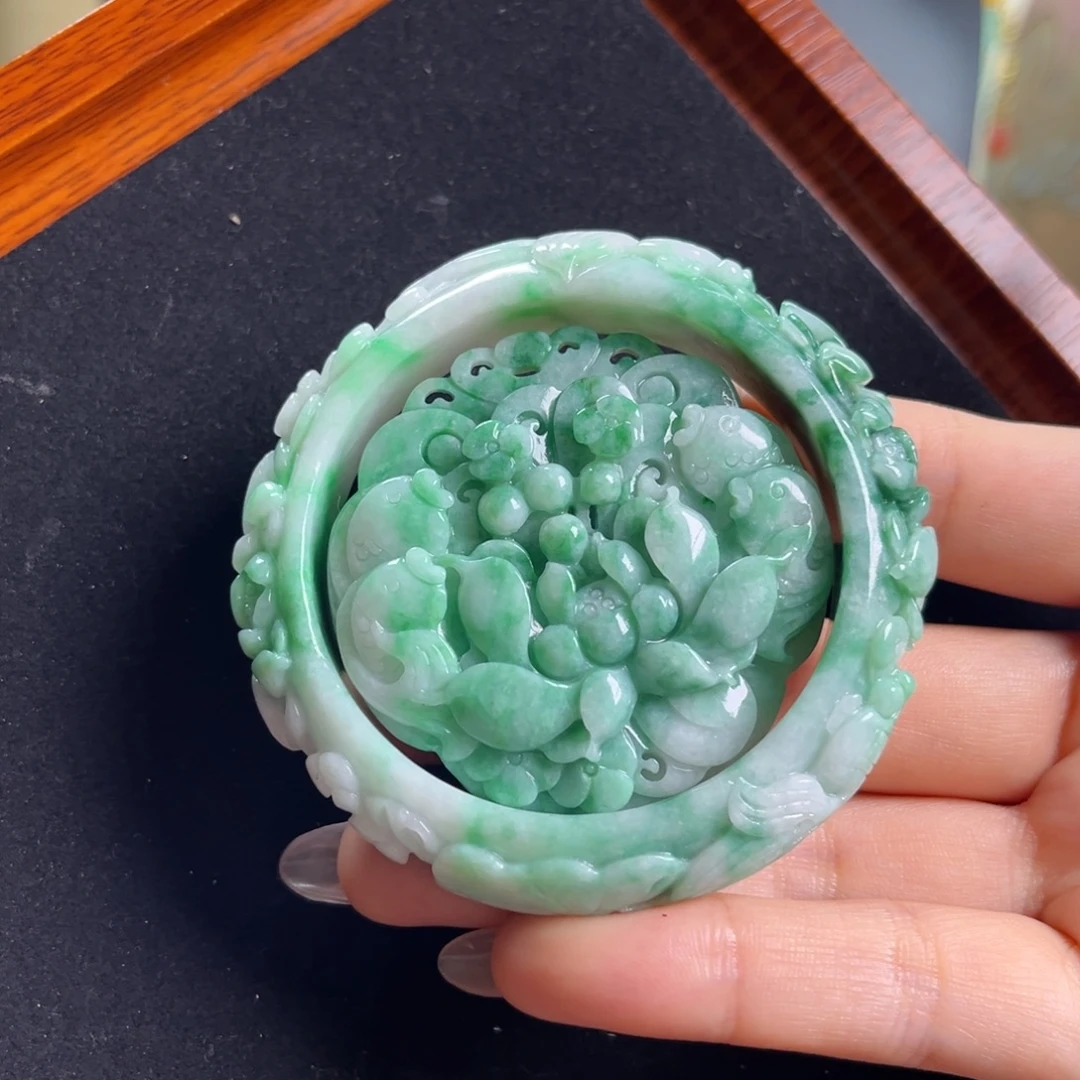 颈饰未镶嵌翡翠套镯