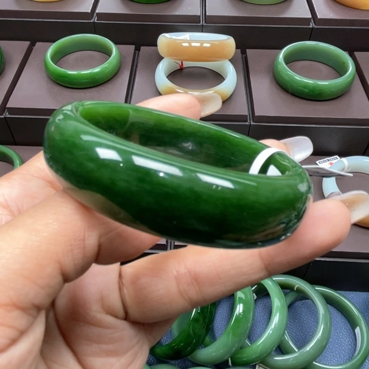 和田玉（碧玉）未镶嵌手镯