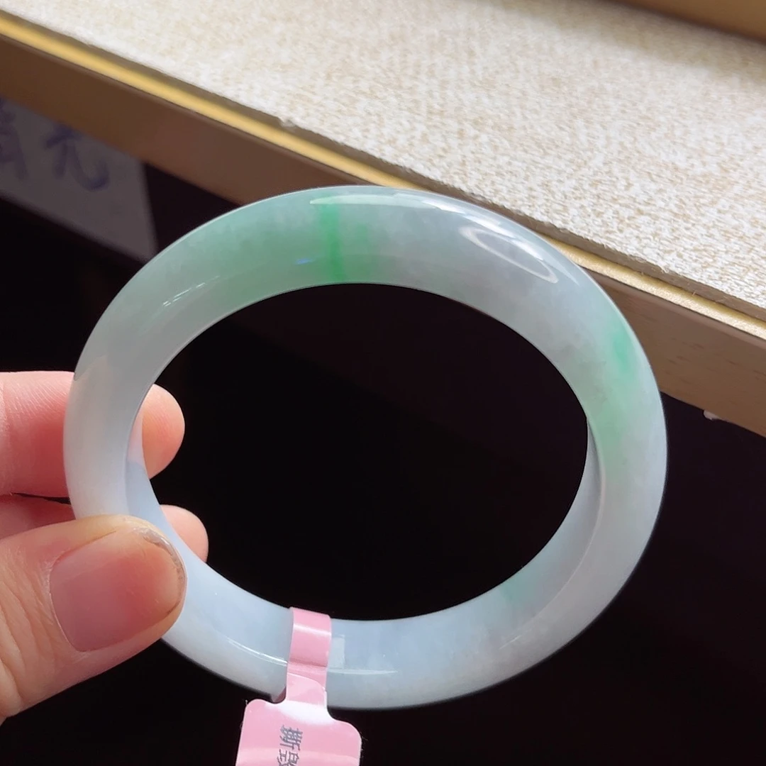 翡翠手镯未镶嵌手镯