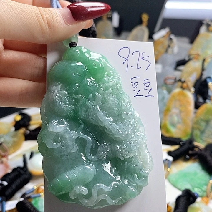 颈饰未镶嵌翡翠孤*者.