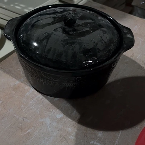 微瑕，不能明火，口径17高度7黑色小号带盖