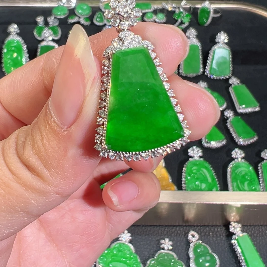 【闪购商品】翡翠吊坠(不含链)18K金镶嵌