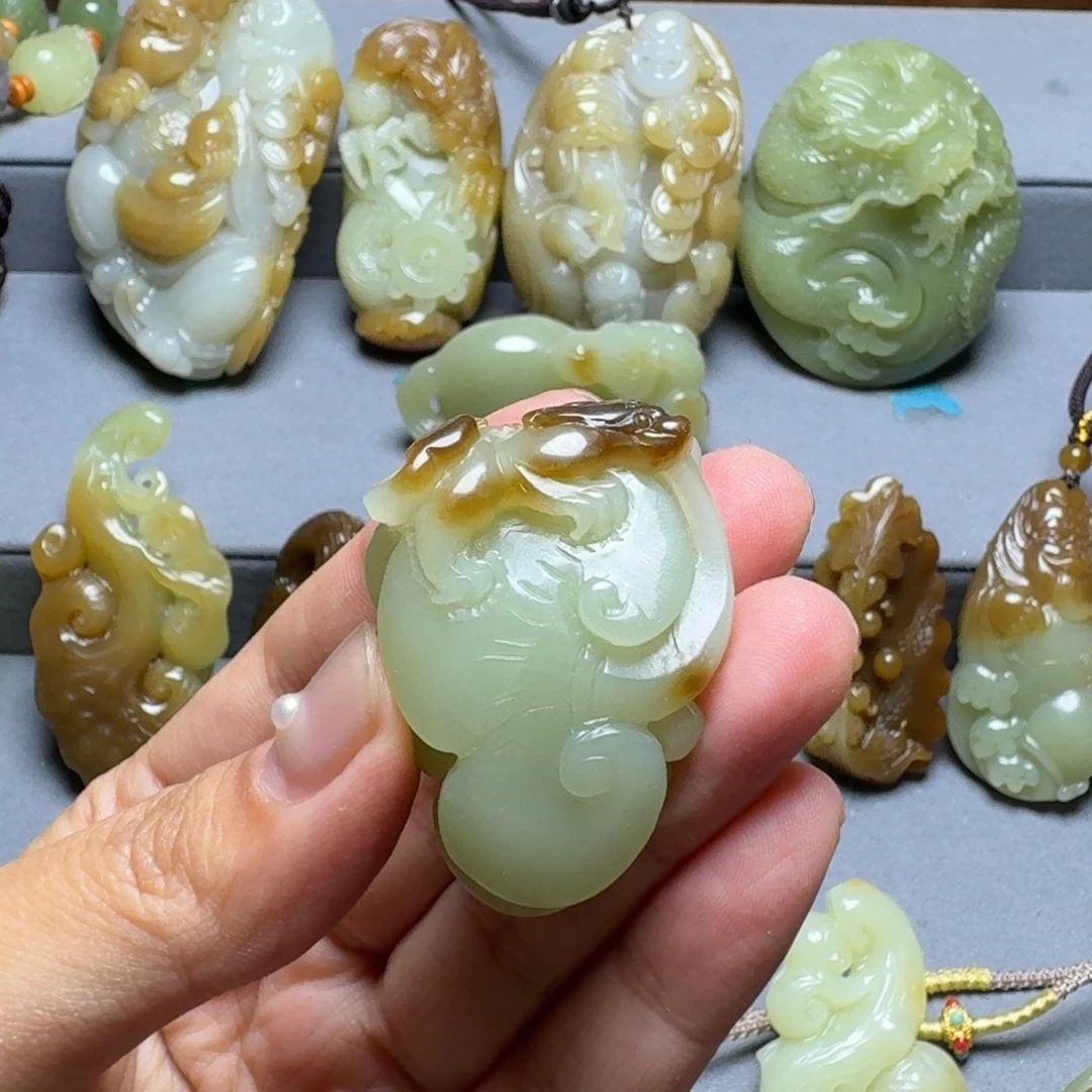 和田玉未镶嵌颈饰
