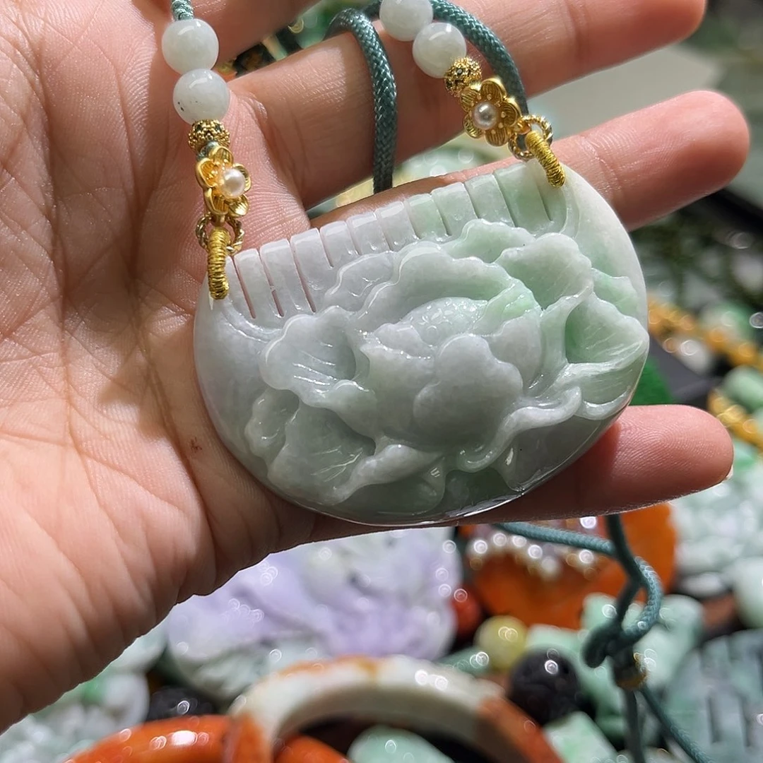 翡翠未镶嵌颈饰待编织
