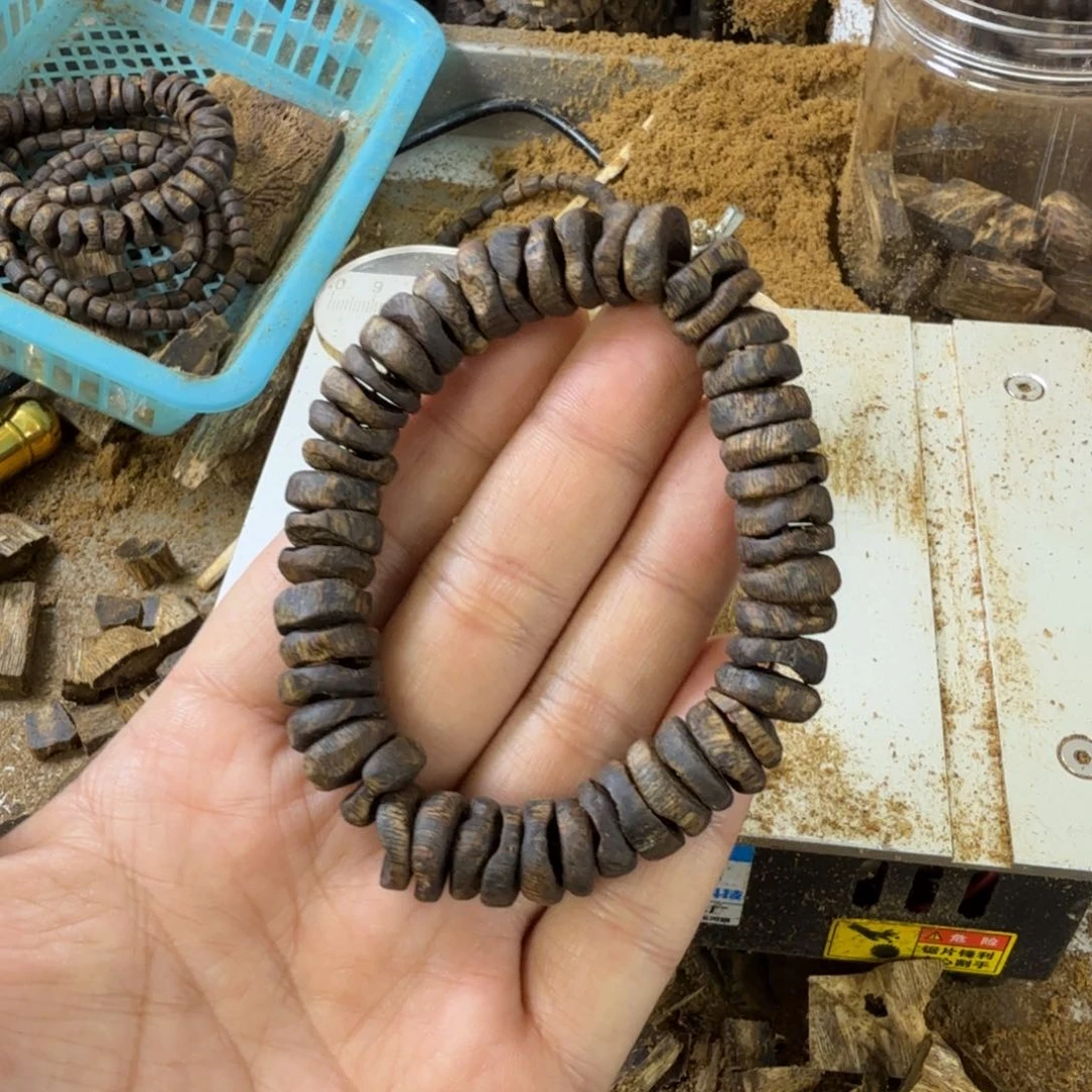 沉香碎屑沉香放**己沉水级海南莺歌绿品种随型单圈25克