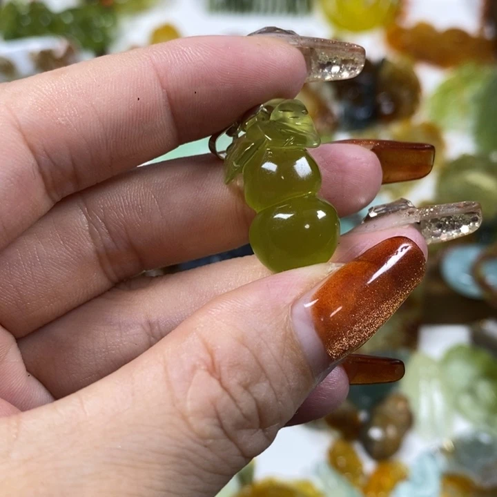 蛇纹石玉未镶嵌吊坠