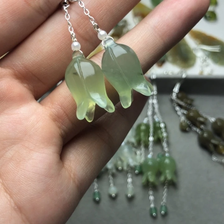 蛇纹石玉耳饰未镶嵌?**赋