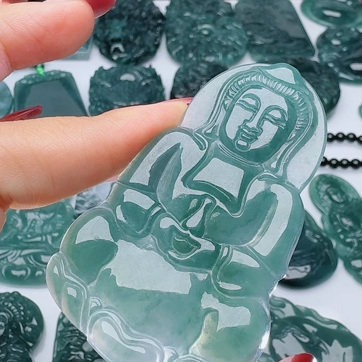 颈饰未镶嵌翡翠天然的A货翡翠多样性发其一