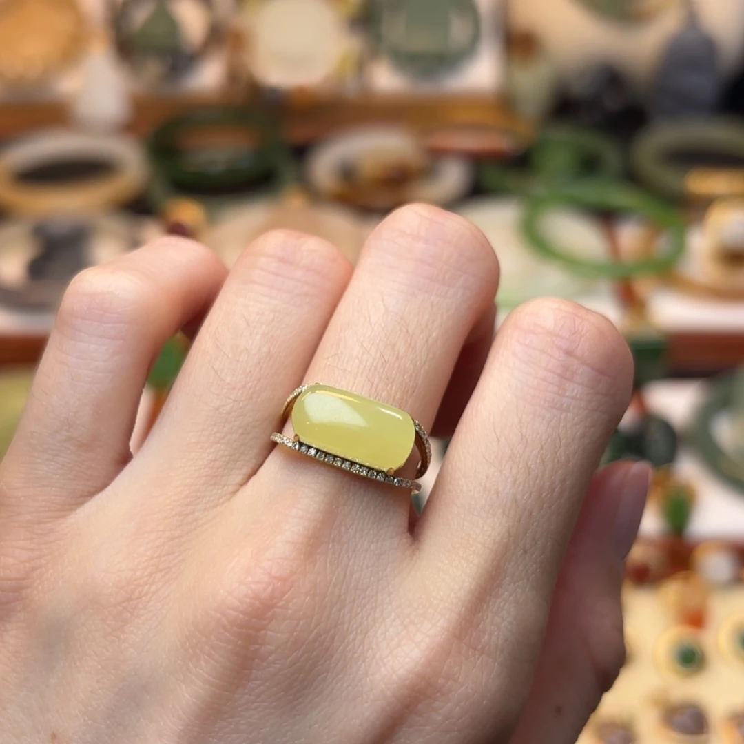 和田玉戒指18K金镶嵌