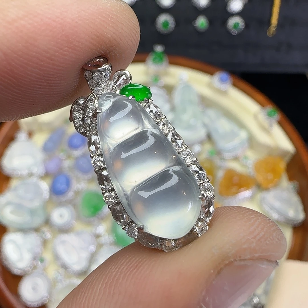 翡翠18K金镶嵌颈饰天然翡翠