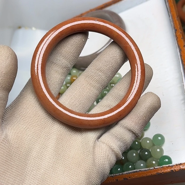未镶嵌透闪石质玉珠宝奇石路*