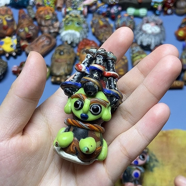 琉璃颈饰小公主一个