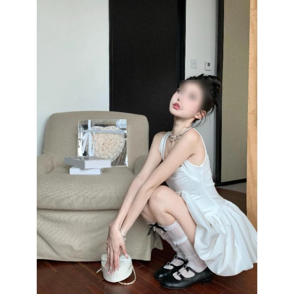 黑色吊带连衣裙子夏季女装白色新款茶歇法式别致绝美显瘦小个子