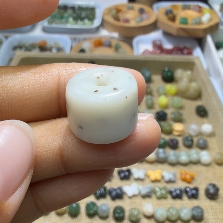 和田玉未镶嵌珠宝奇石