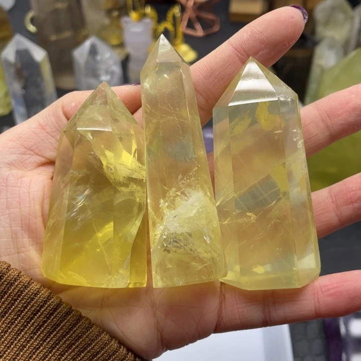 水晶20未镶嵌心****?黄水柱